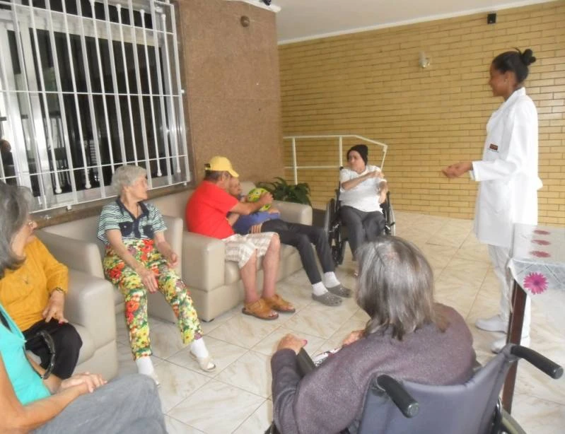 clínica dia geriátrico