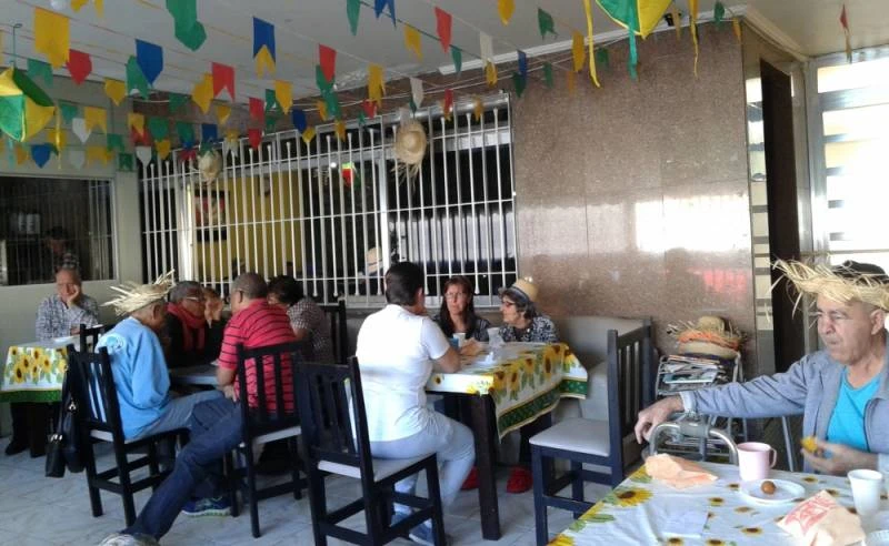 clínica dia para idosos com parkinson