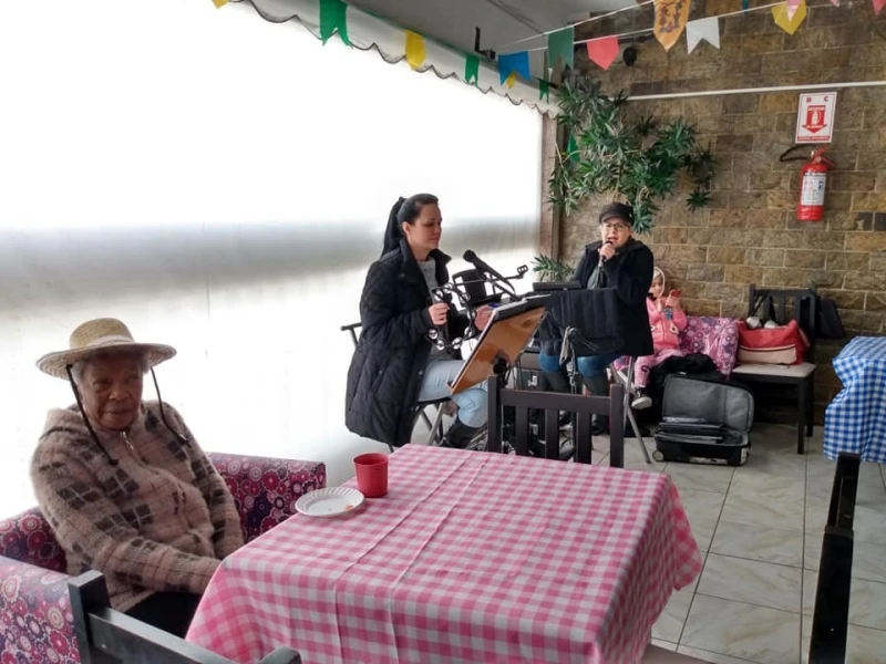 clínica e casa para idosos