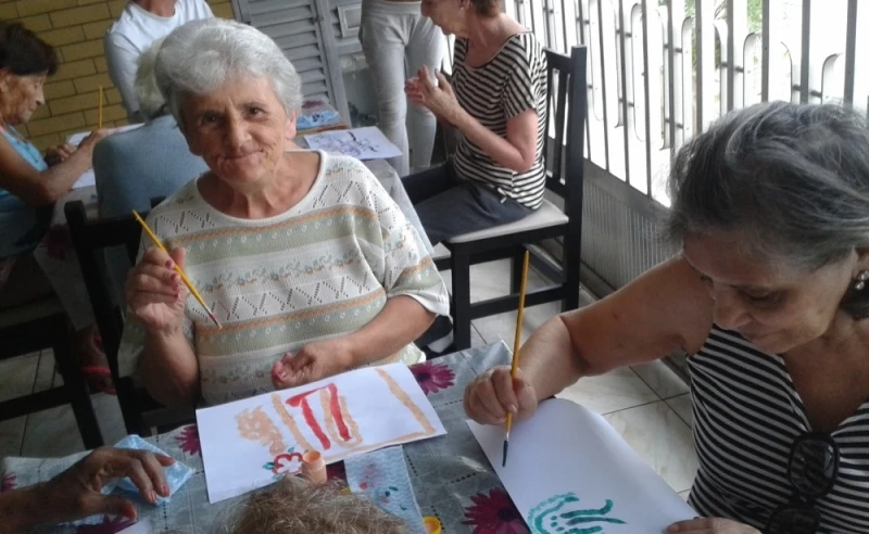 clínica para idosos