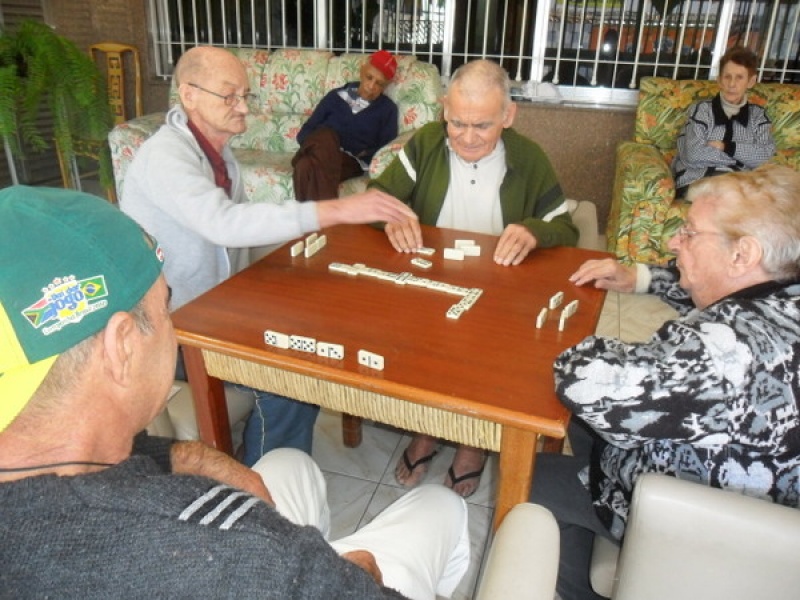 Casa de Cuidadores de Idosos no Jardim Brasil - Casa de Repouso para Idosos com Alzheimer